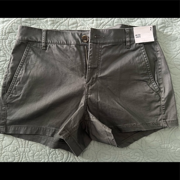 Express Mid Rise Shortie Size 2- never worn - Picture 1 of 4